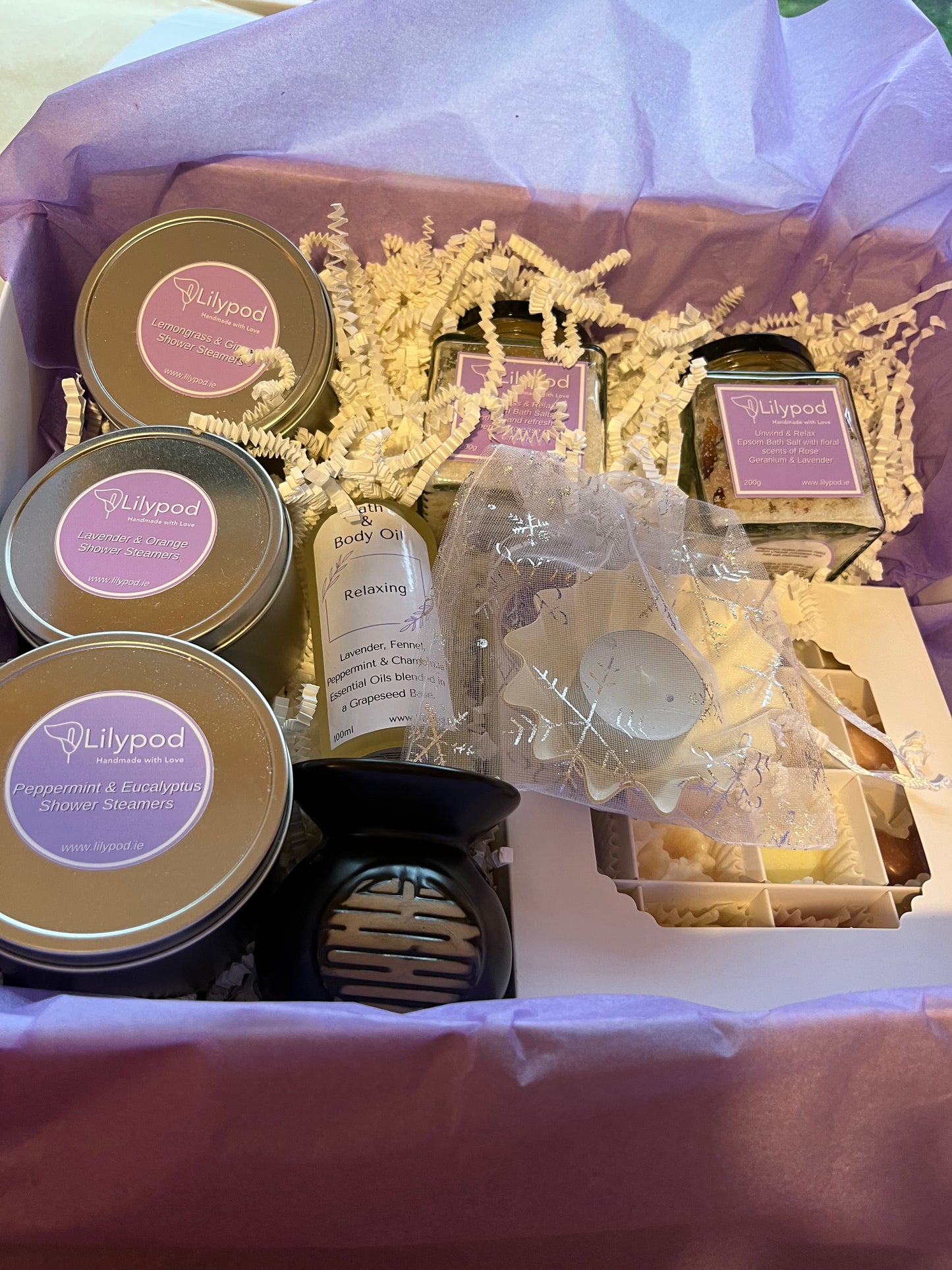 #subscriptiongiftbox #giftboxireland #womanowned #notonamazon #handmadewithlove #lilypodofficial #handmadeinireland #madeinwaterford #irishgifts #giftideas