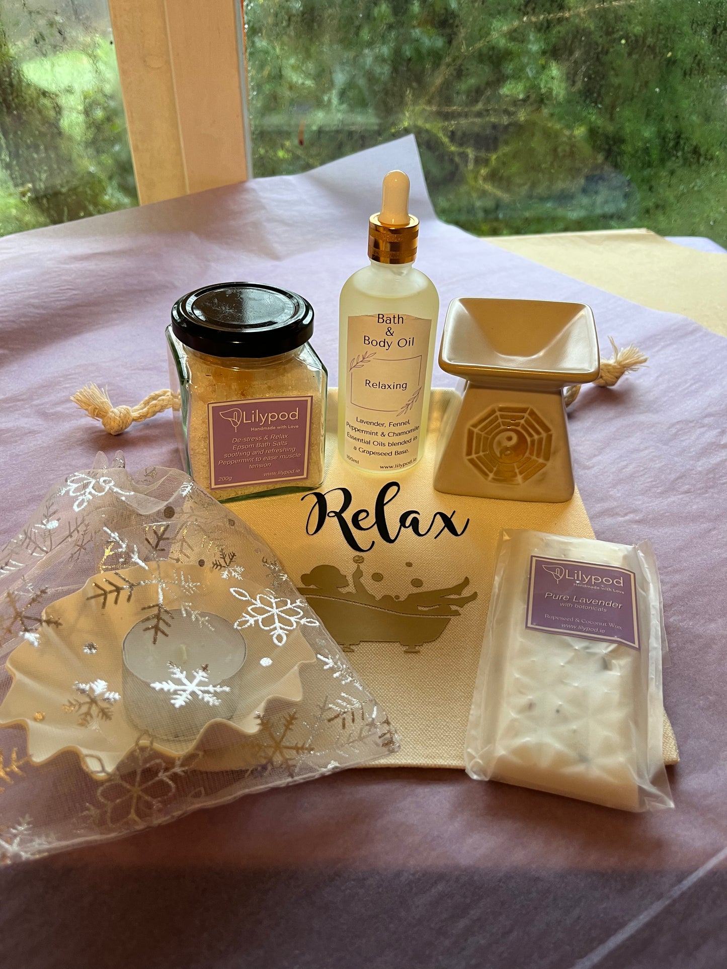 #subscriptiongiftbox #giftboxireland #womanowned #notonamazon #handmadewithlove #lilypodofficial #handmadeinireland #madeinwaterford #irishgifts #giftideas