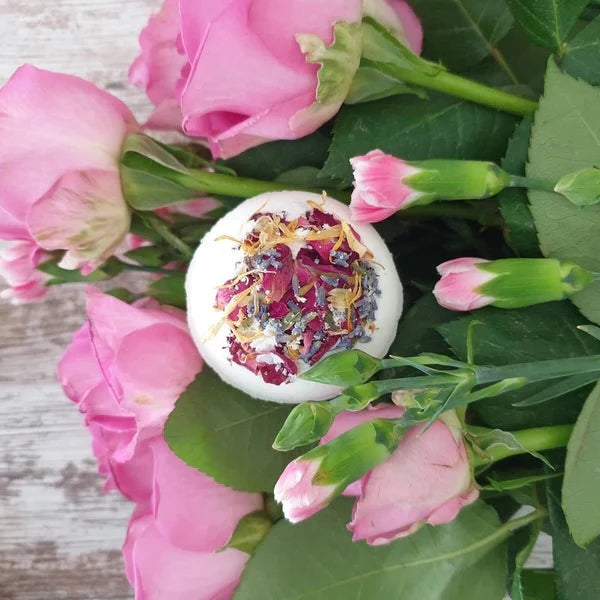 Floral Secret Bath Bomb (115g)